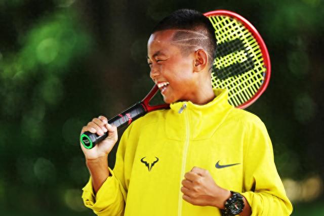 追光丨每天挥拍不低于7000次，网球改变了背篓少年的人生