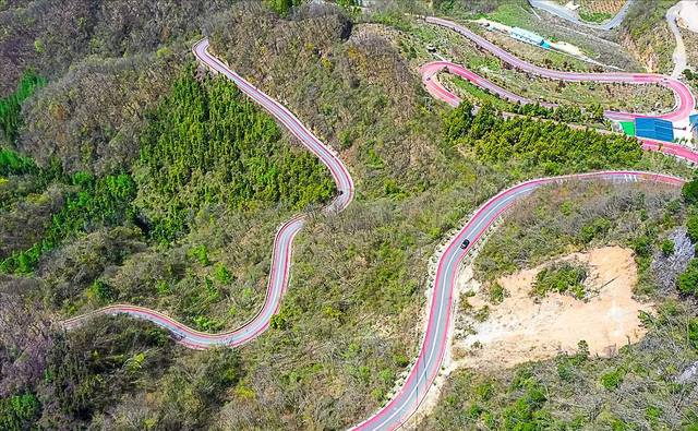 湖北最有钱“土豪”村，藏大山里，村民人人住别墅，村资产超80亿