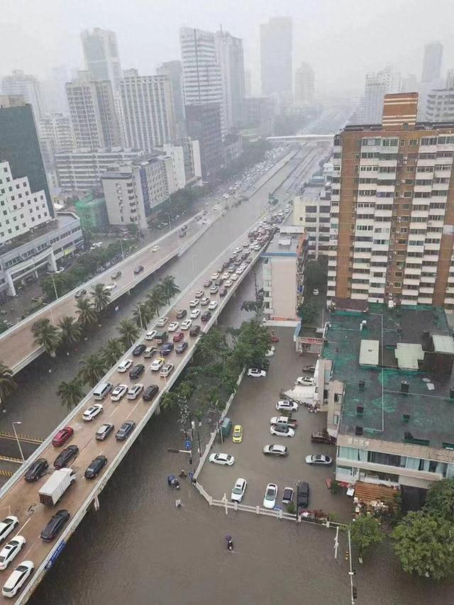 雷电＋城市内涝预警！@海口市民，下班时请注意行车安全