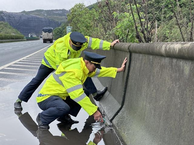 逆流而上战风雨，京珠北、乐广北高速有群“摆渡人”