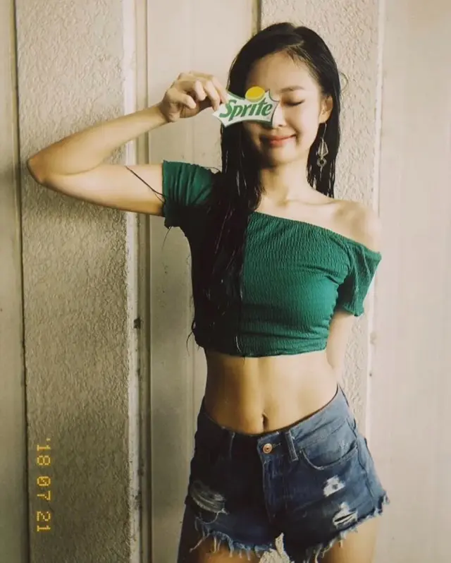 Jennie深夜福利刷屏59张性感自拍，还与G-Dragon惊喜合体