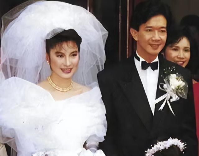 杨紫琼和77岁富豪正式结婚！结束19年爱情长跑，婚礼现场名流如云