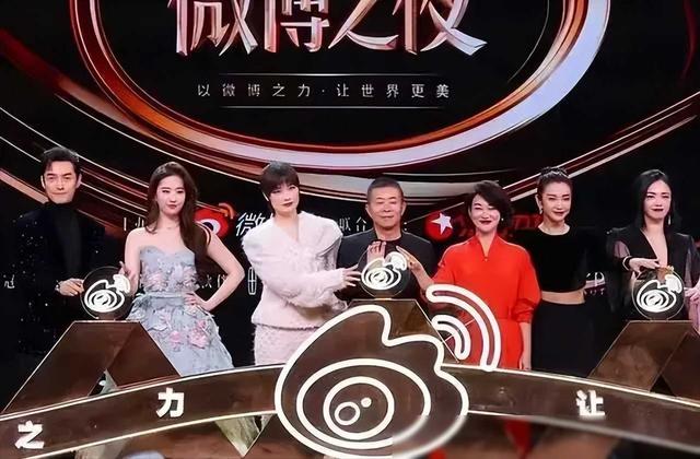 何洁听李宇春《蜀绣》秒变脸！两人恩怨揭秘，究竟发生了什么？