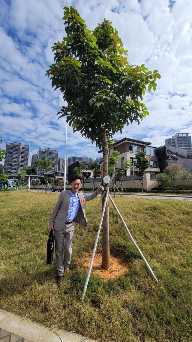 担任全国或地方各级政协委员的职责