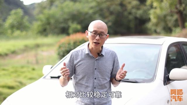 车子大灯太暗，到底改氙气灯还是改LED灯？喵哥告诉你真相